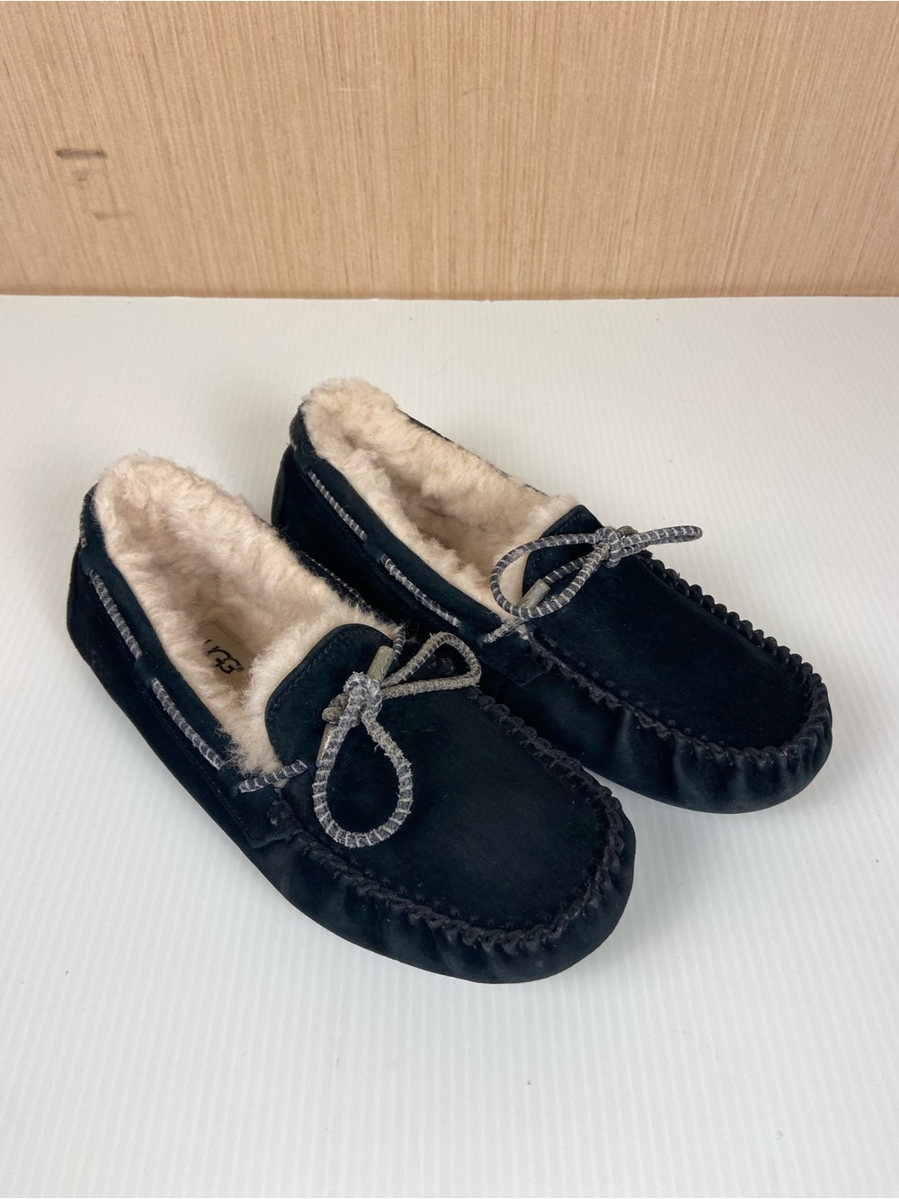 UGG Black Suede Sheepskin Moccasin Slippers Women’s 7
